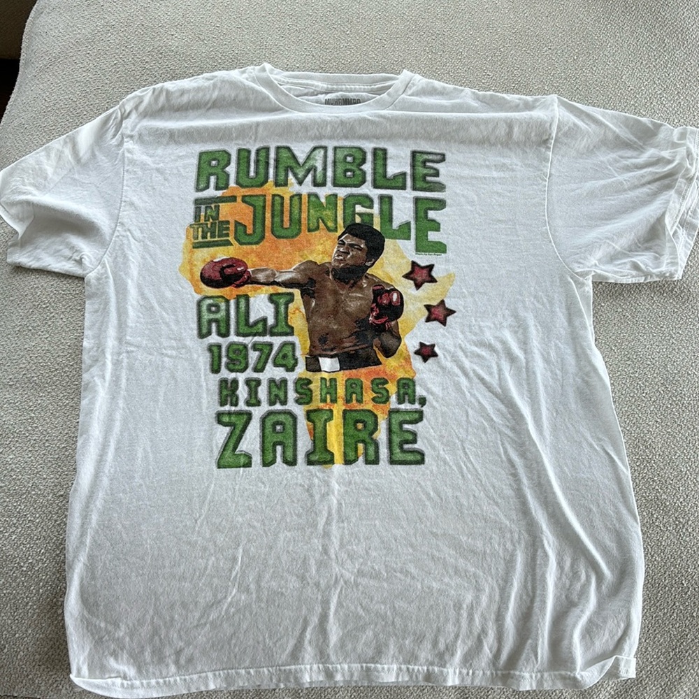 L Muhammad Ali graphic tee. New condition